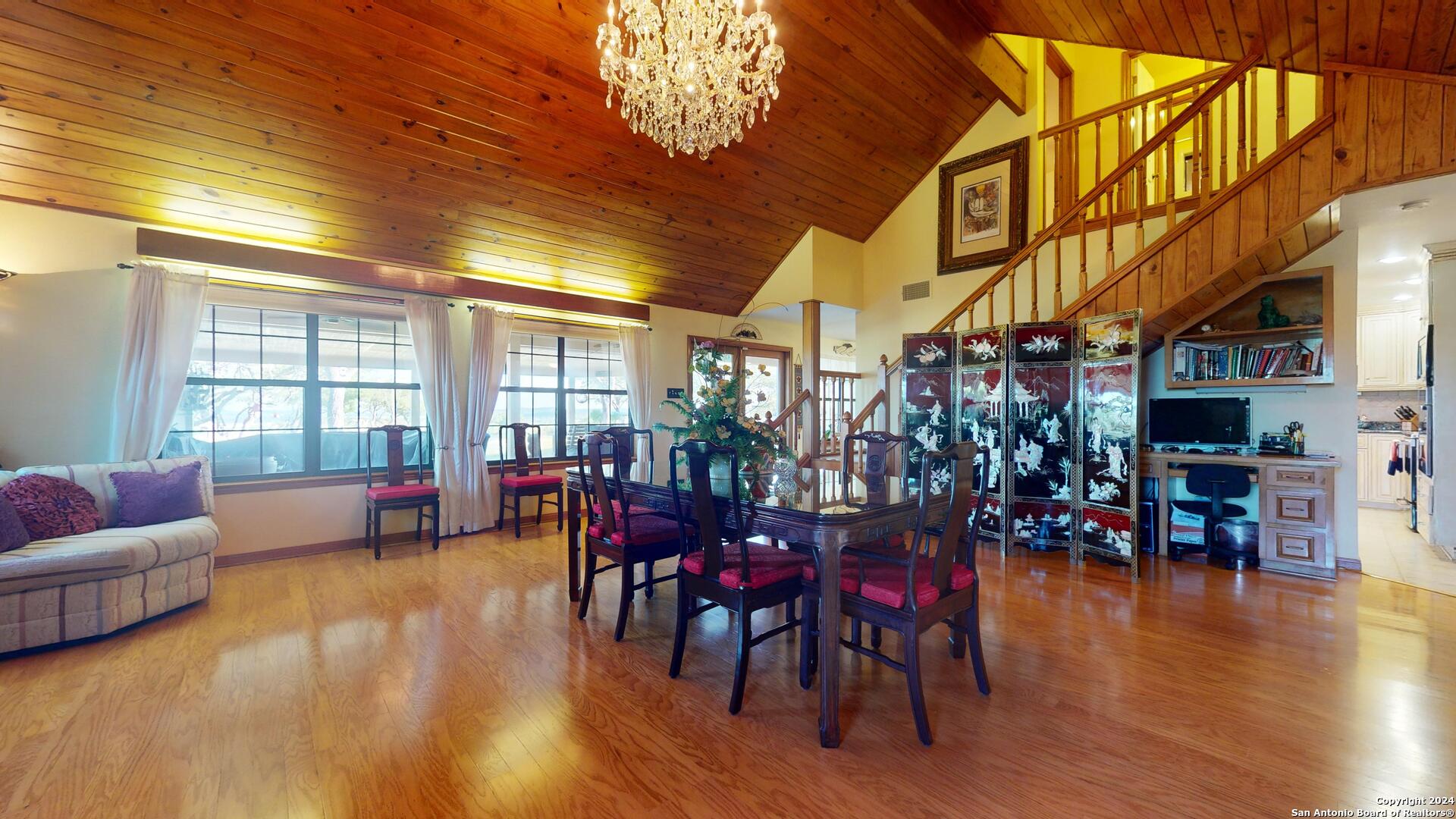 1092 COUNTRY PIKE