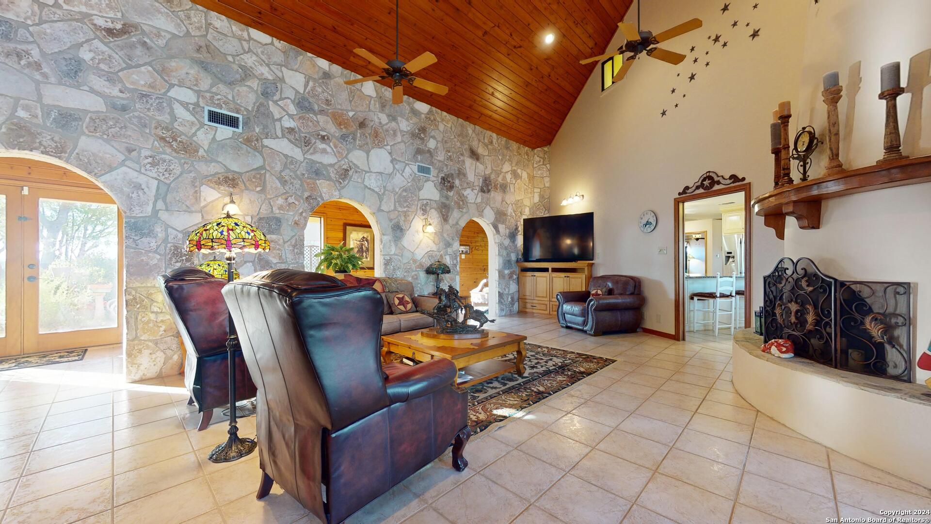 1092 COUNTRY PIKE