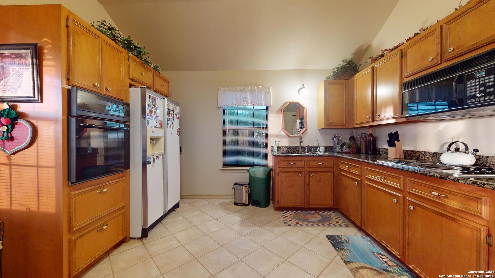 1092 COUNTRY PIKE