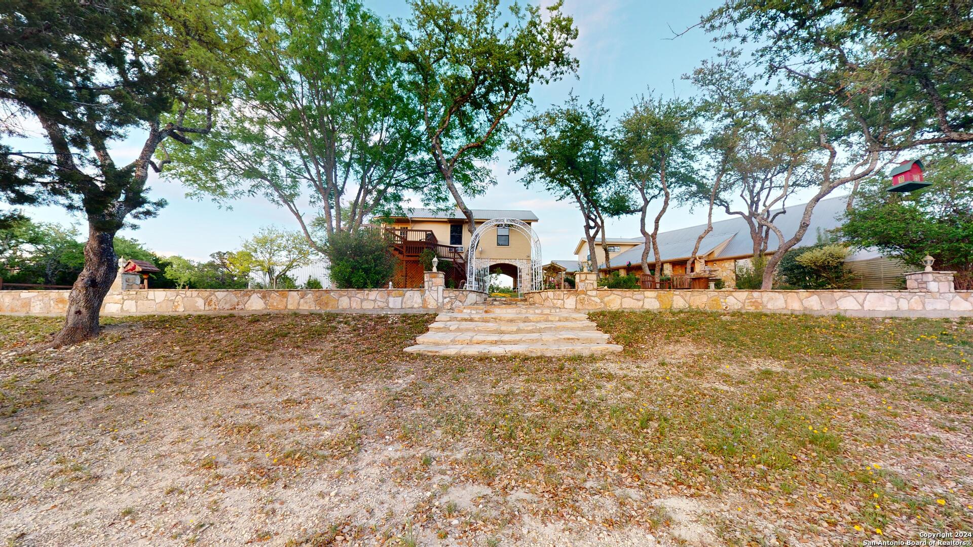 1092 COUNTRY PIKE