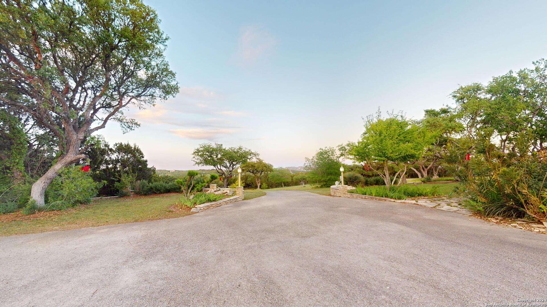 1092 COUNTRY PIKE