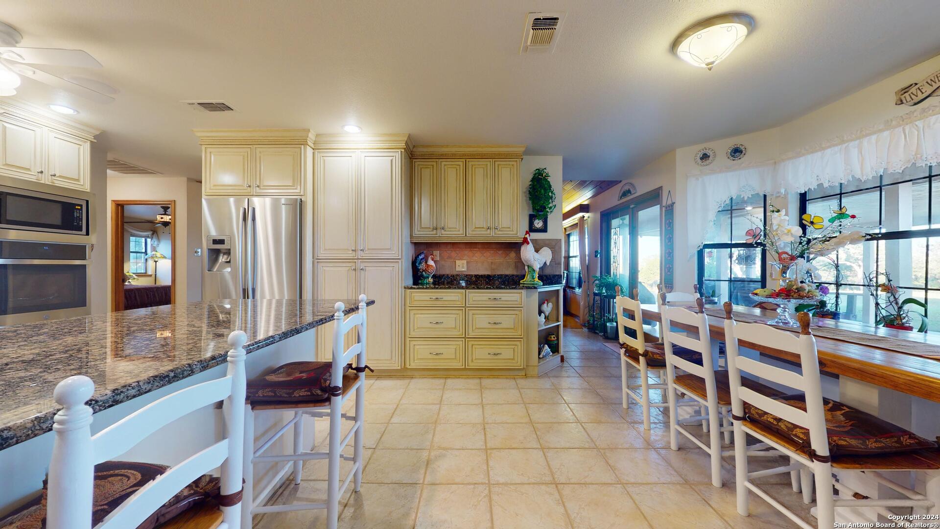 1092 COUNTRY PIKE