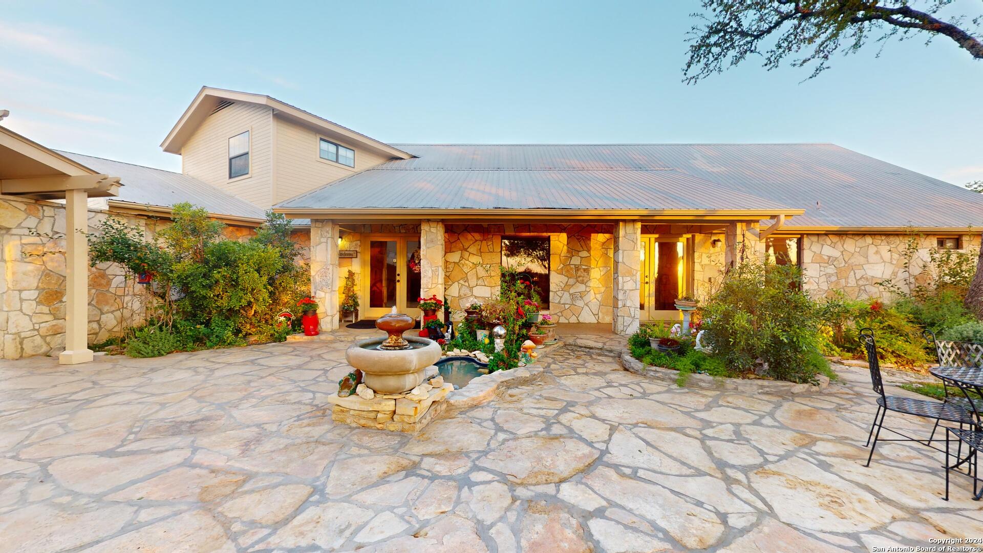 1092 COUNTRY PIKE