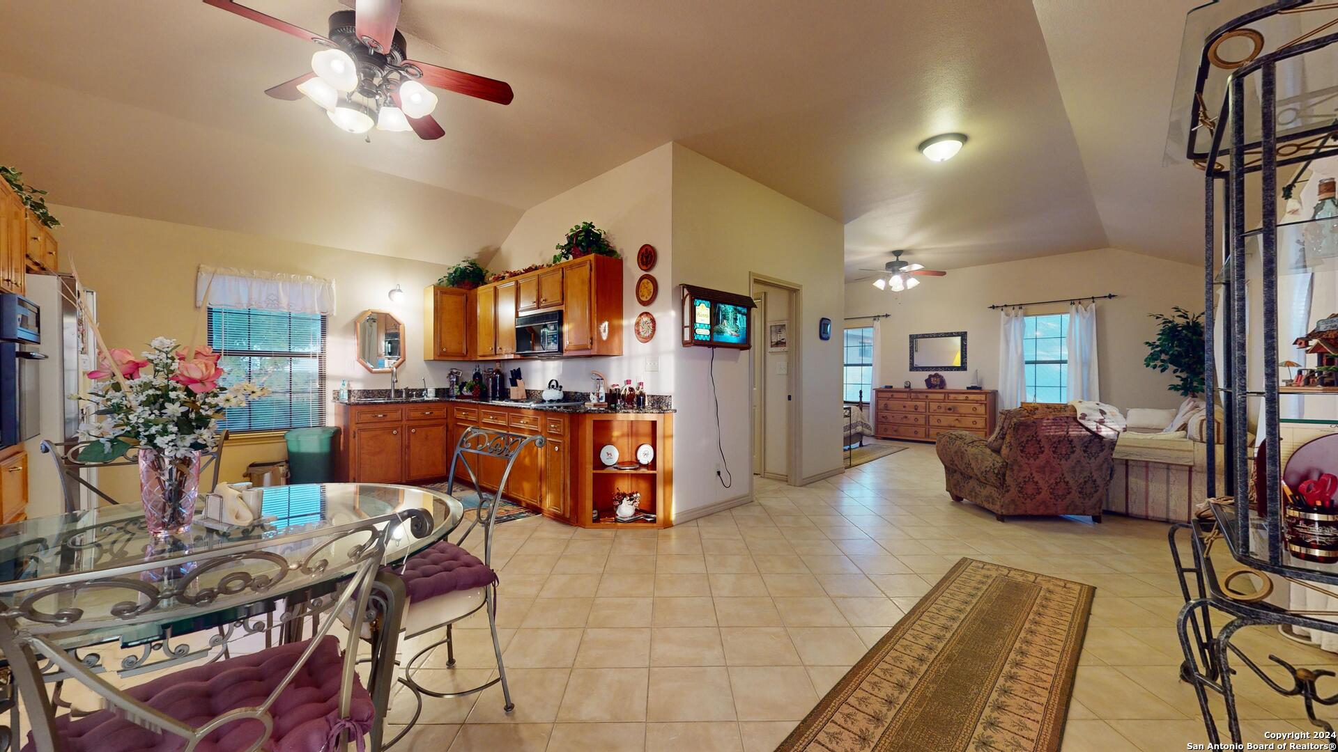 1092 COUNTRY PIKE
