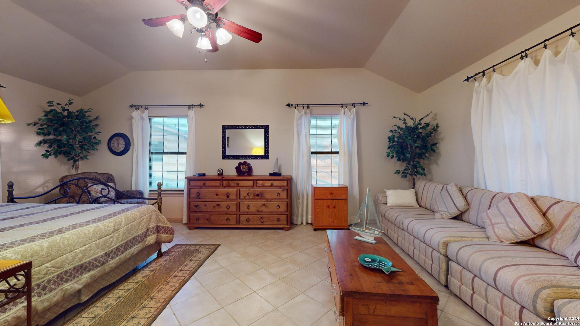 1092 COUNTRY PIKE