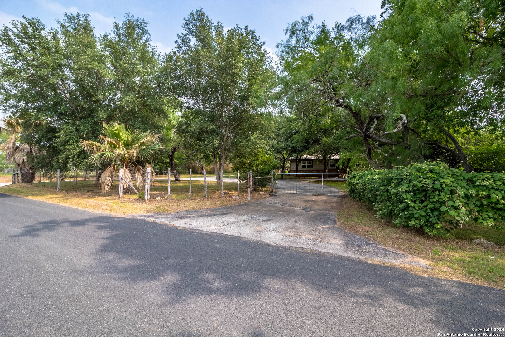 7820 TRIPLE OAKS DR