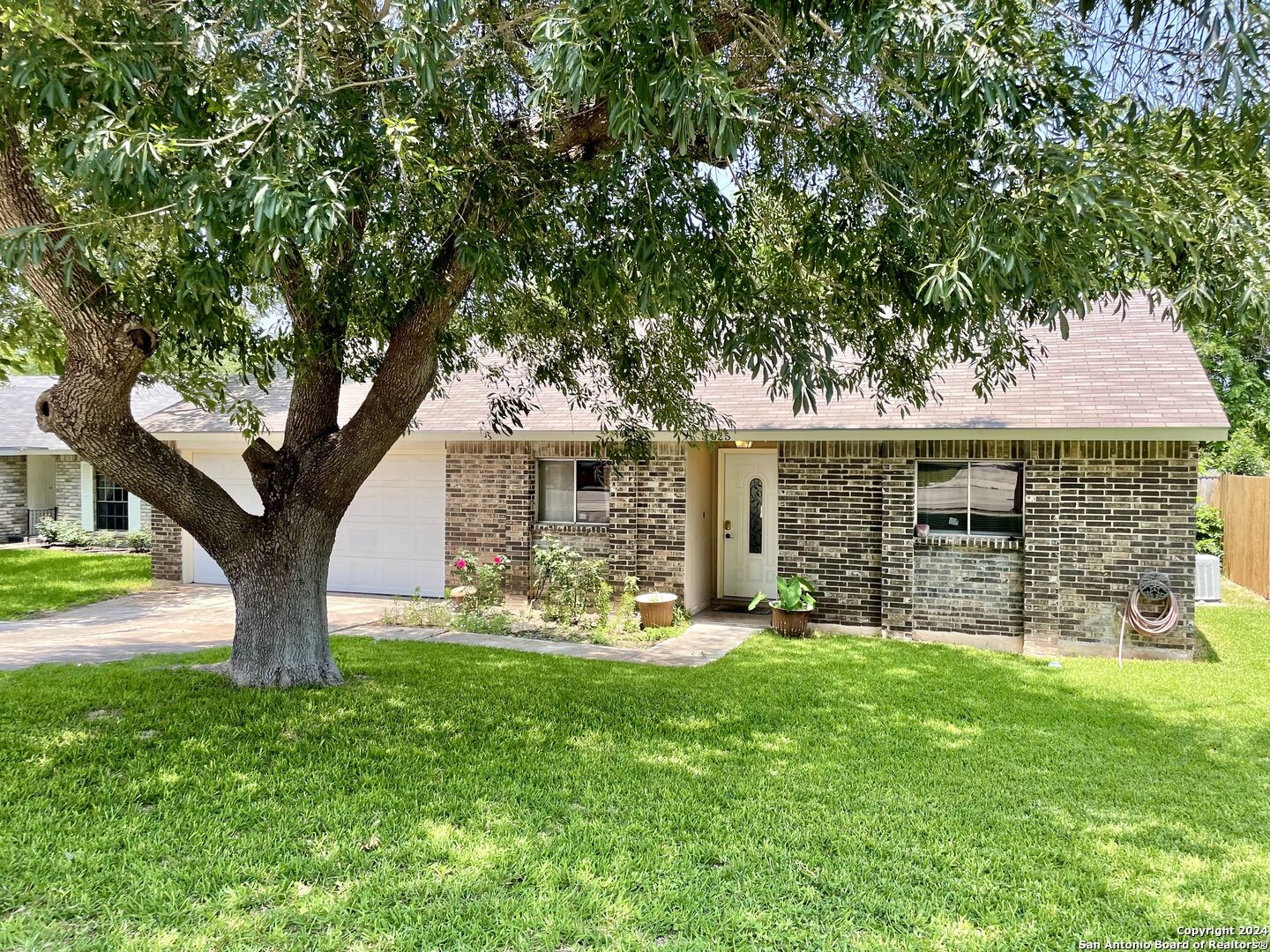 3425 Cliffside