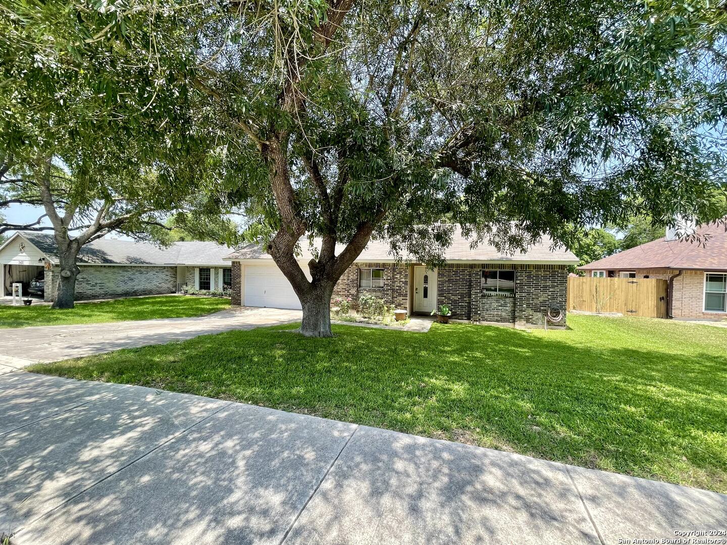 3425 Cliffside