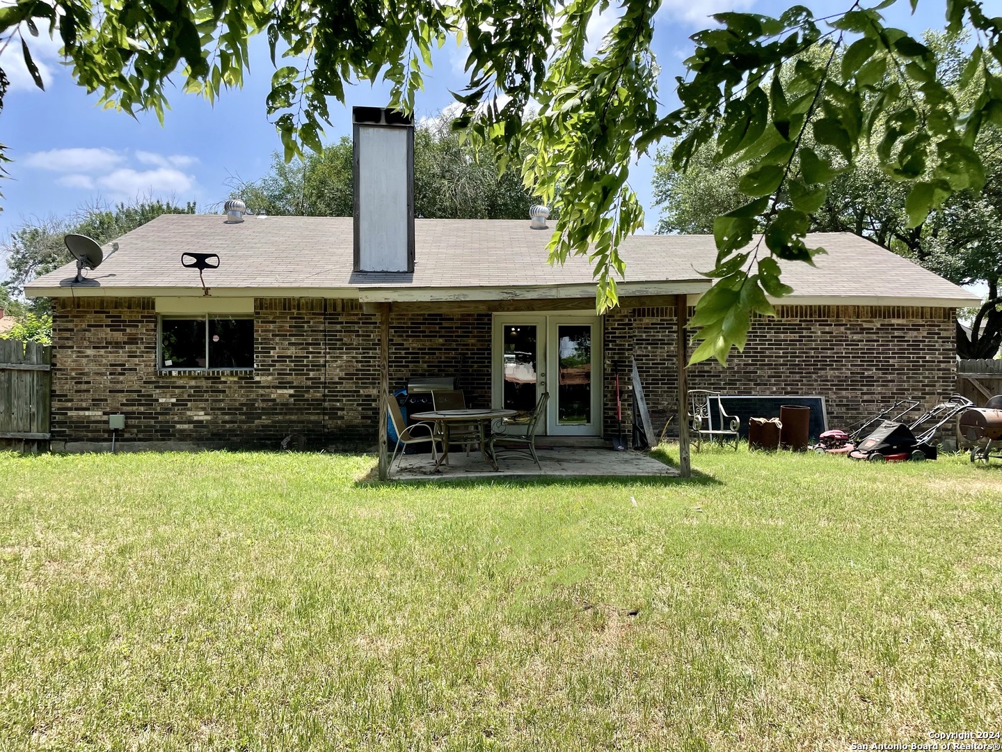 3425 Cliffside