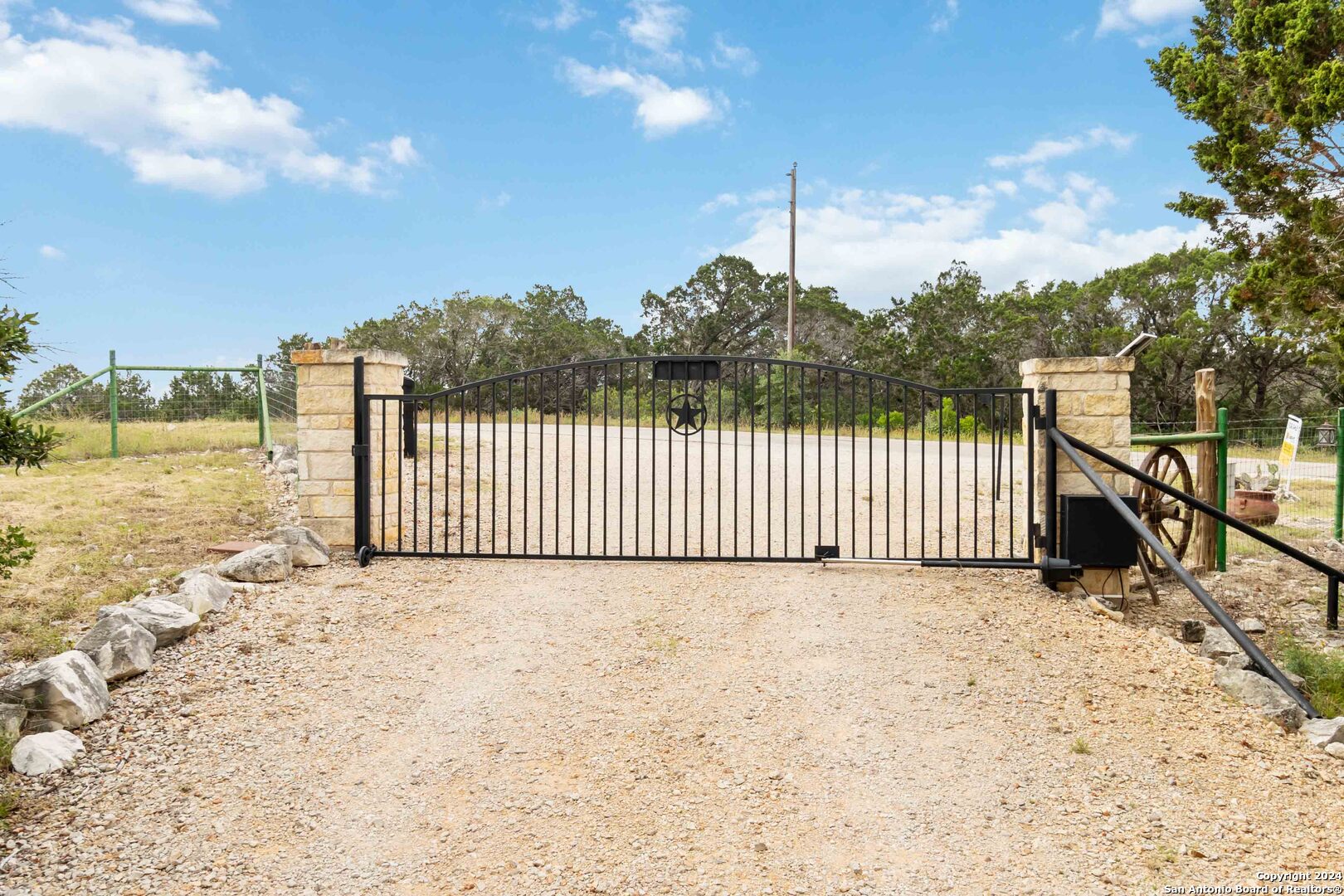 264 W COUNTY ROAD 2481