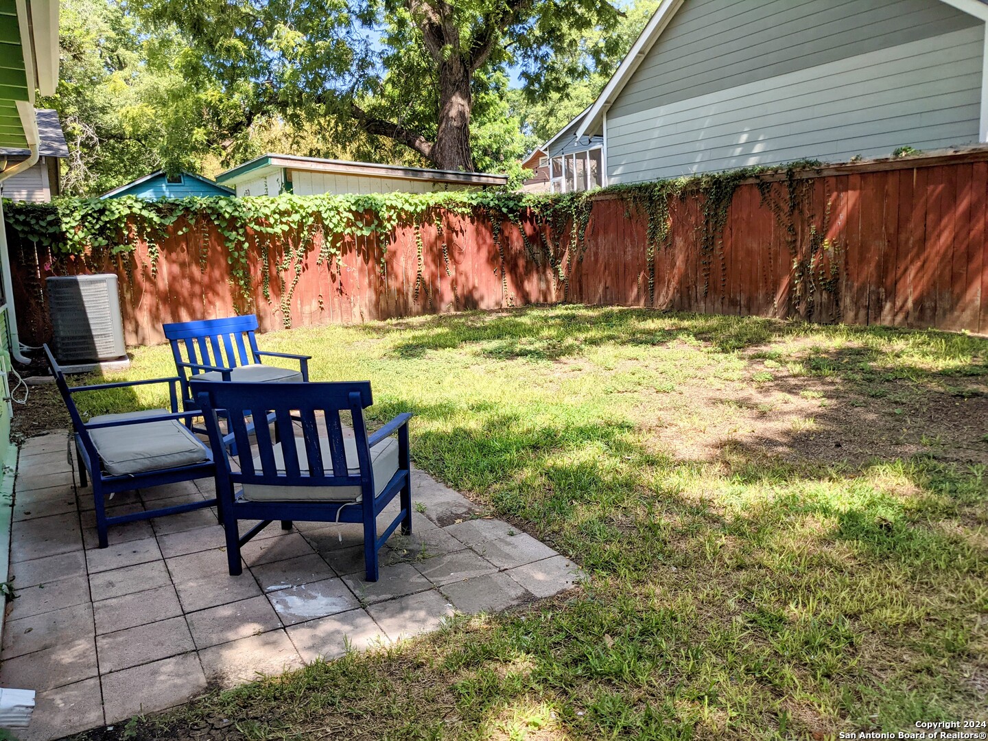 349 E Woodlawn Ave