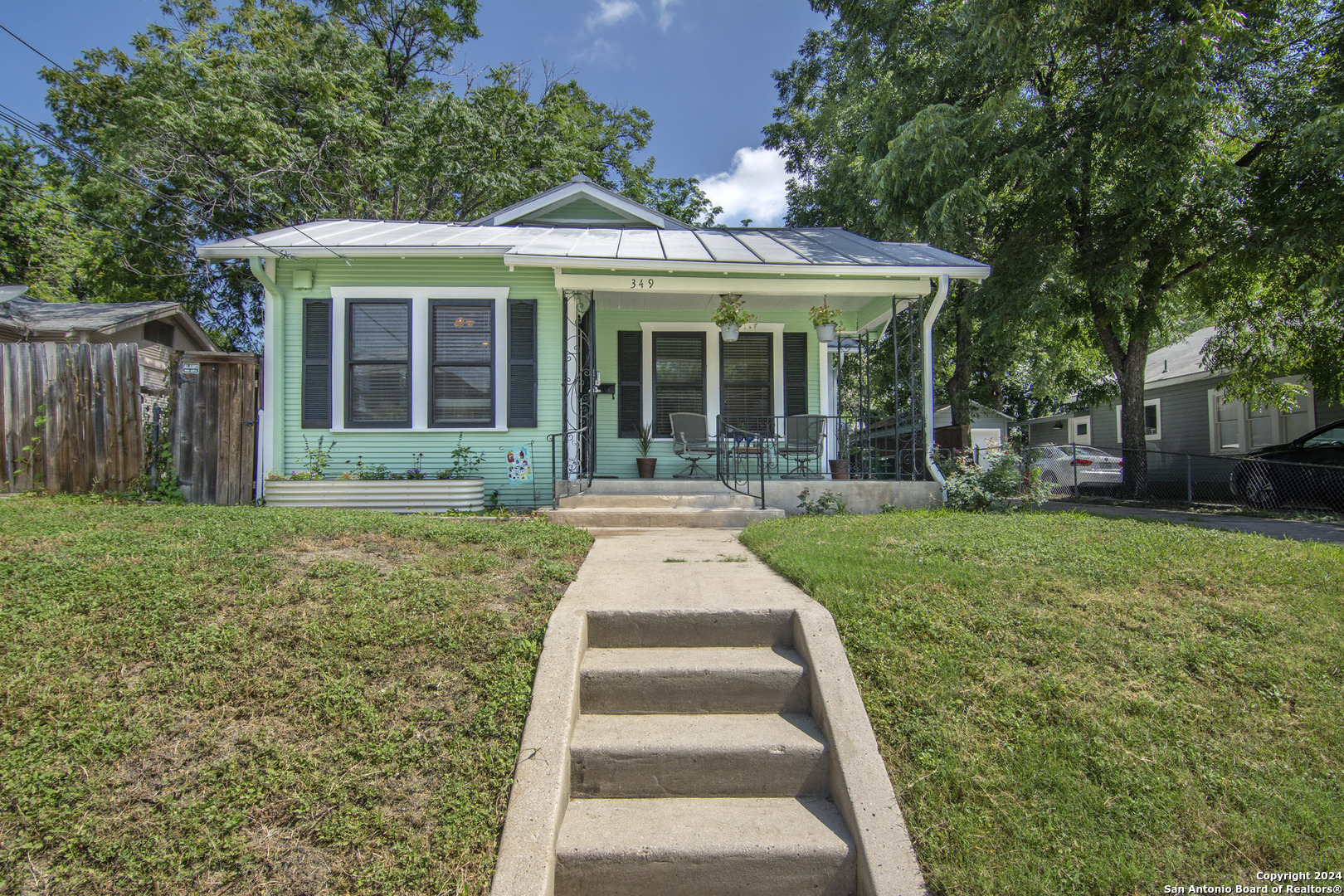 349 E Woodlawn Ave