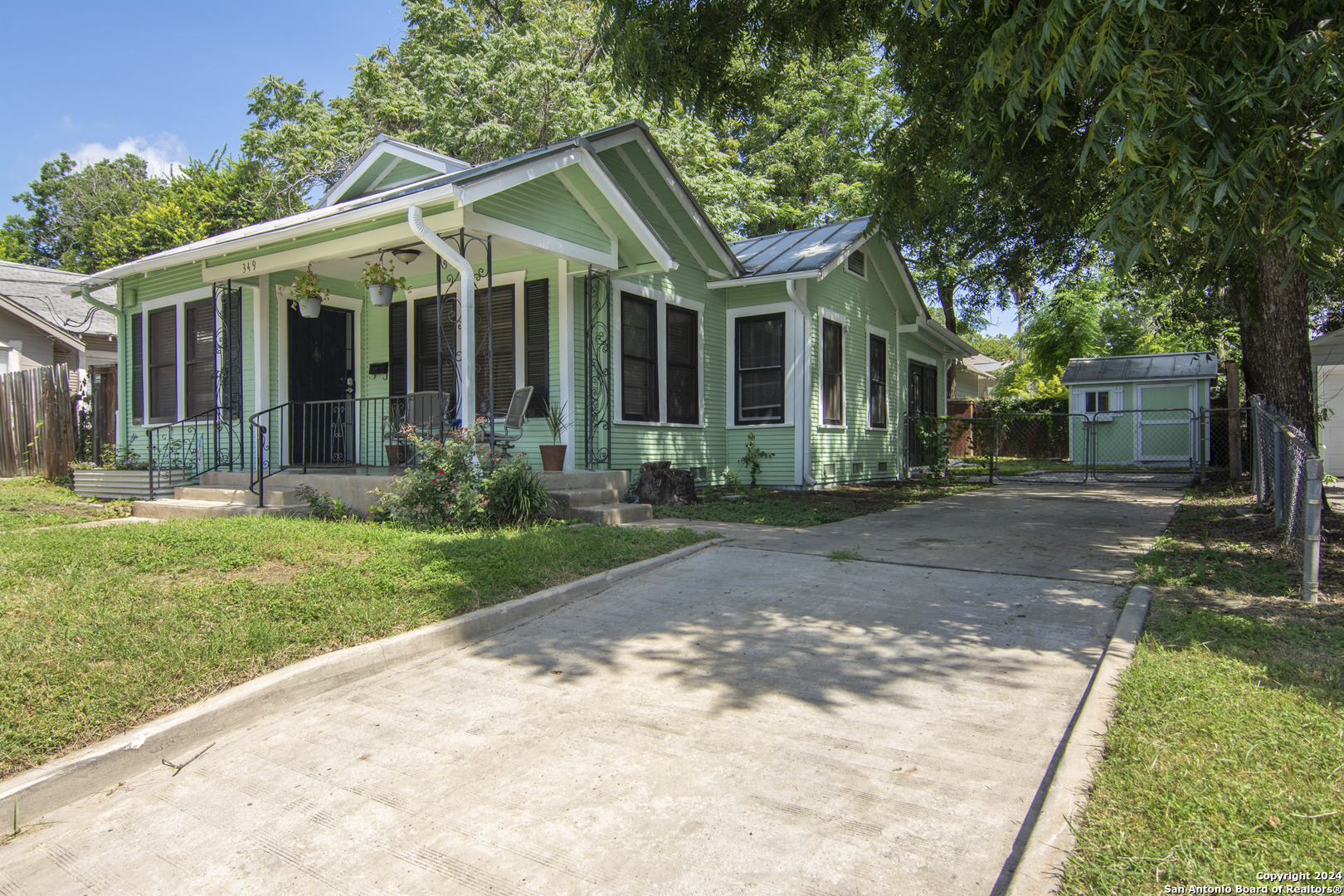 349 E Woodlawn Ave