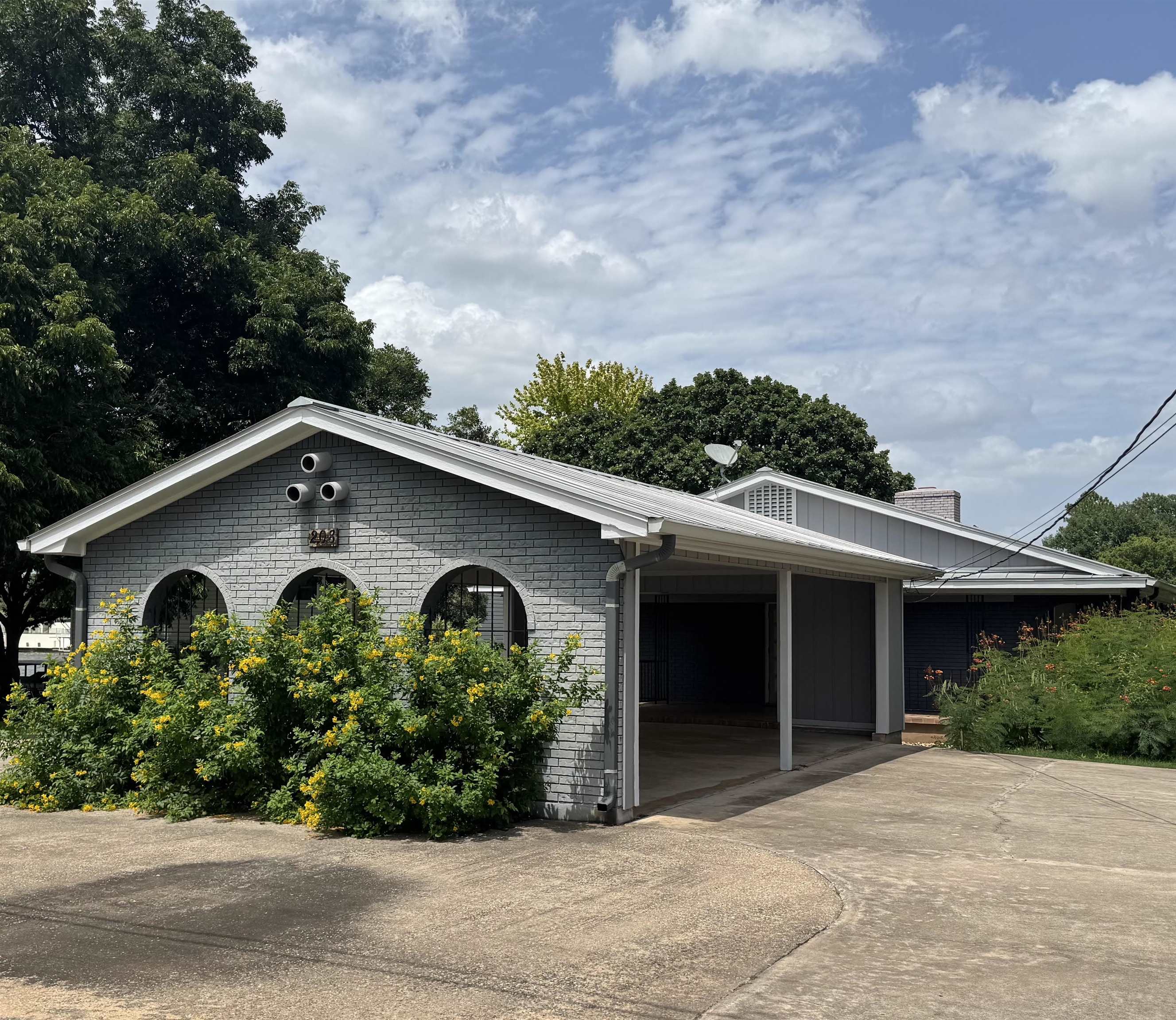 208 Riverside Drive