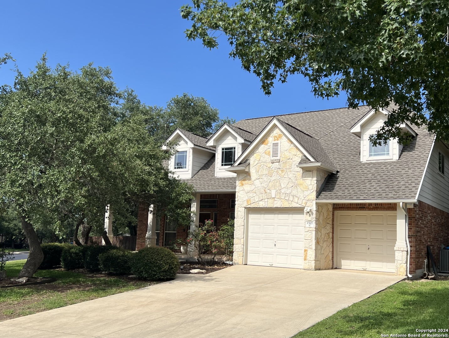 1527 Overlook Creek