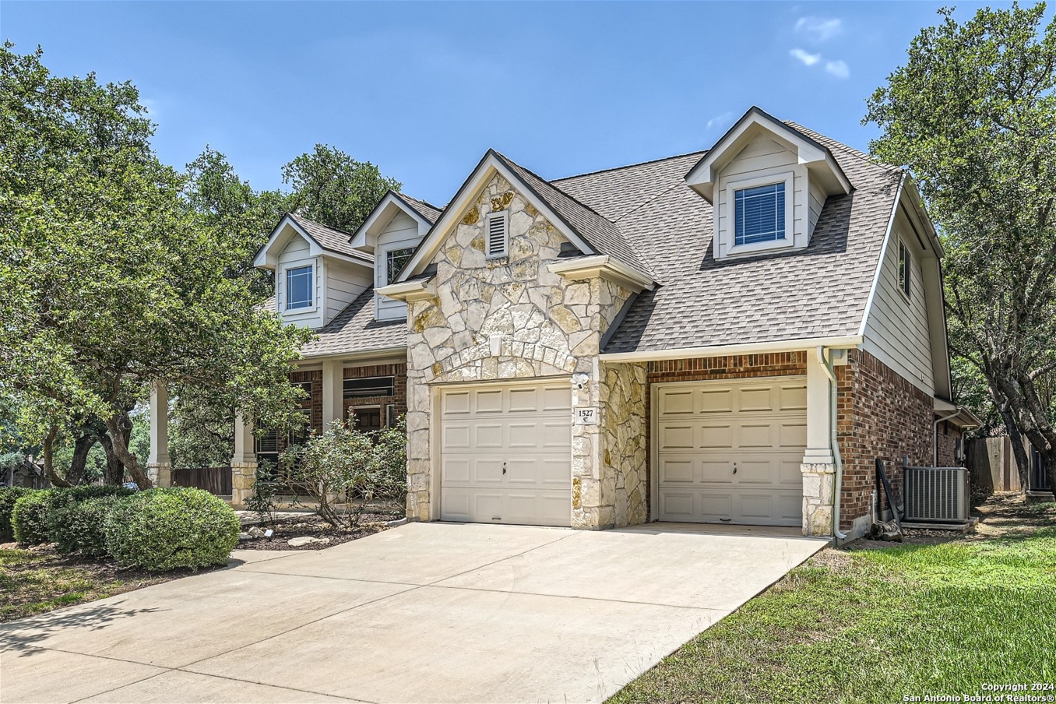 1527 Overlook Creek