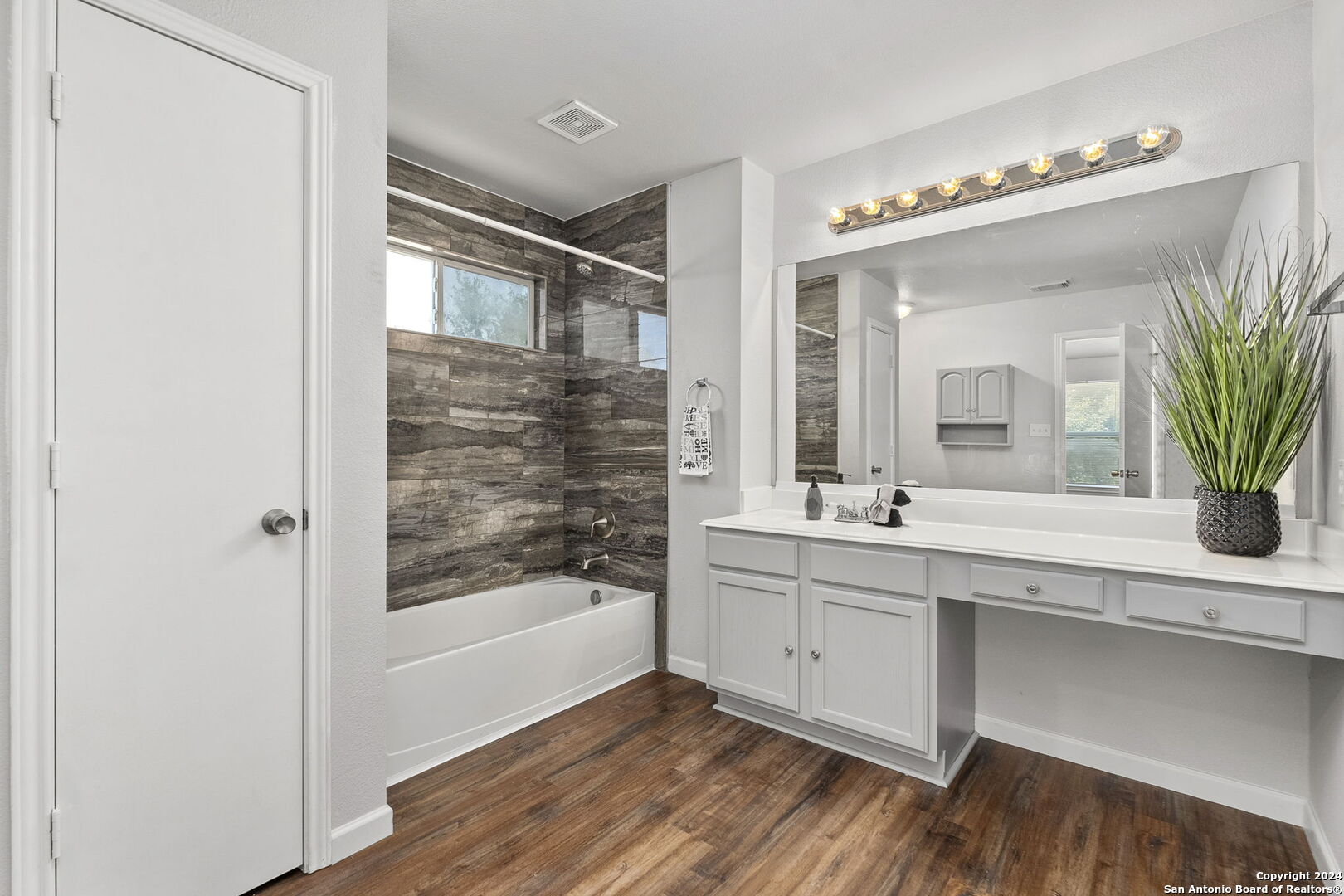 8226 Coppergate
