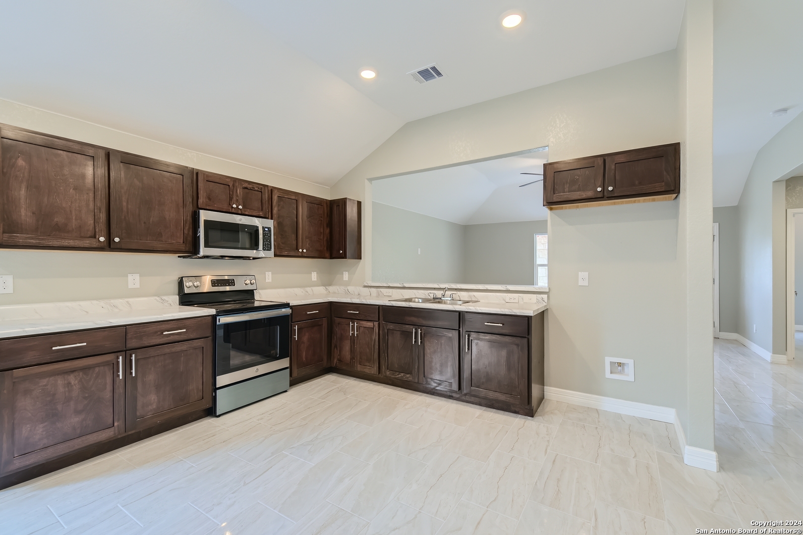 8843 TROY DR