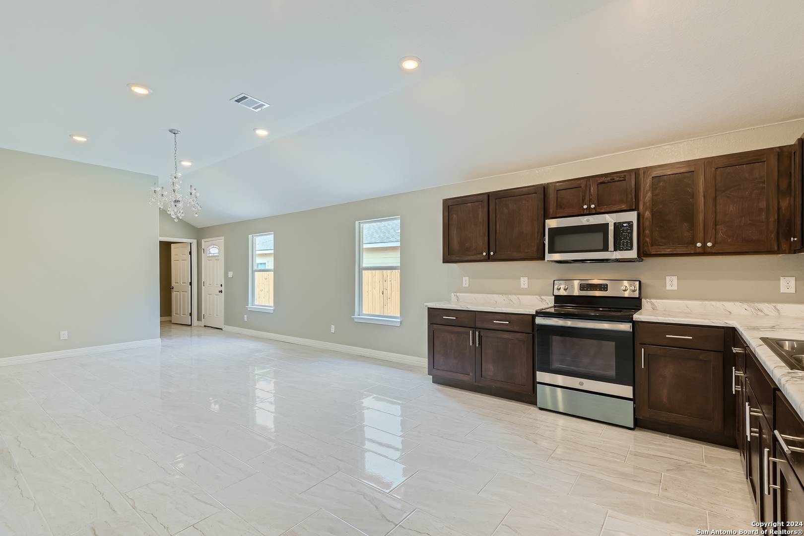 8843 TROY DR