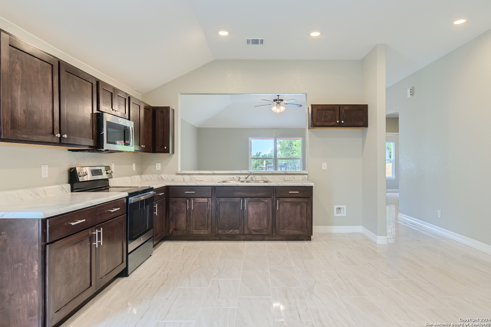 8843 TROY DR
