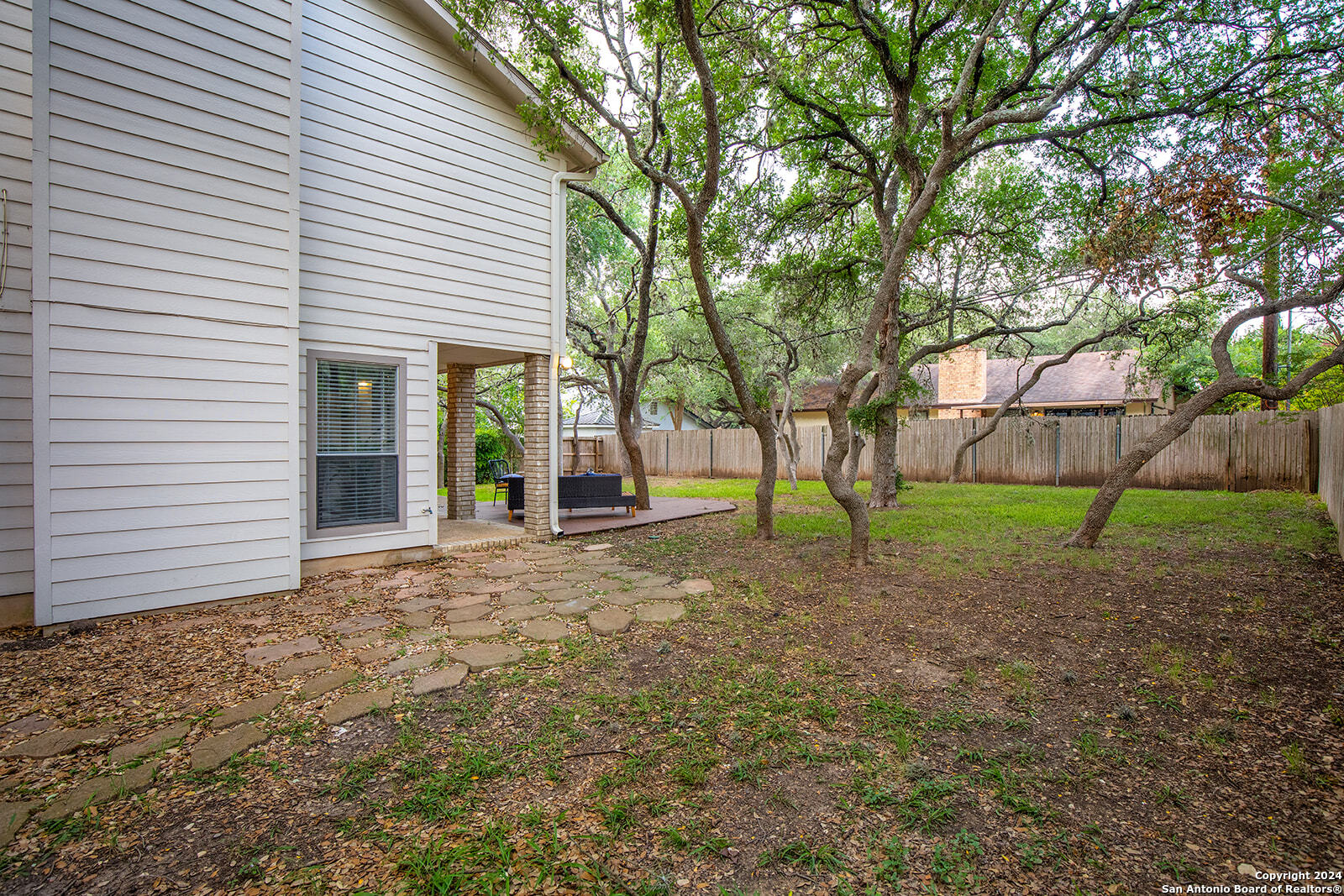 13738 OAK PEBBLE