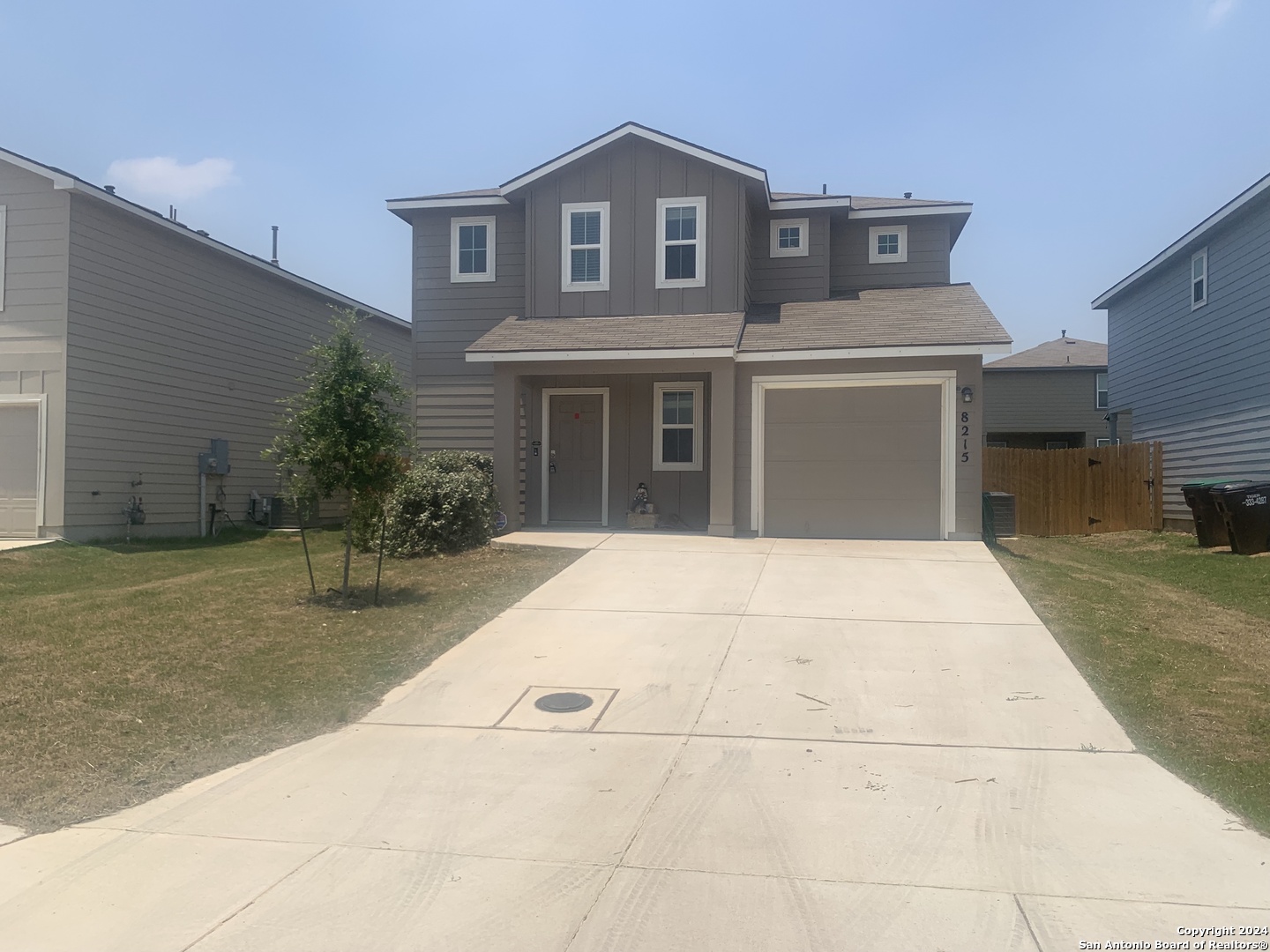8215 GREEN GULLY