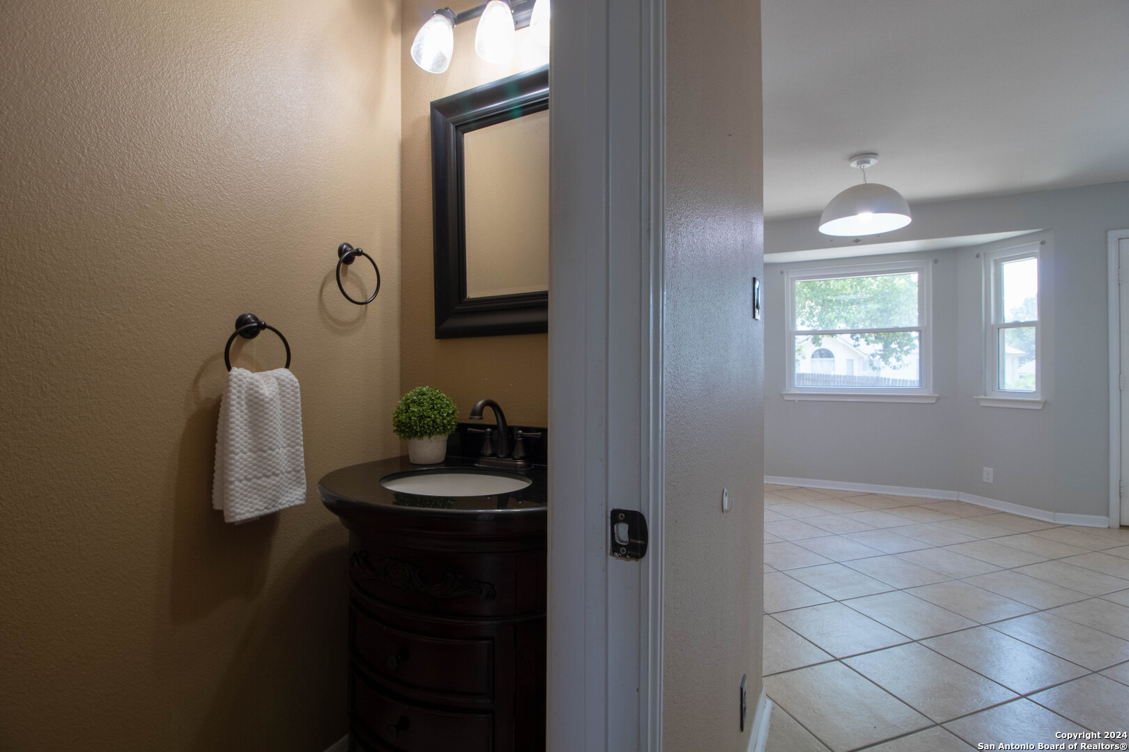 1128 Lauran Park Dr.