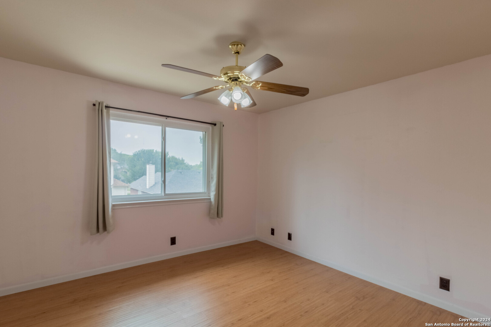 1128 Lauran Park Dr.