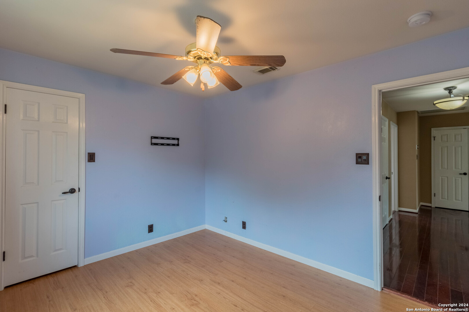 1128 Lauran Park Dr.