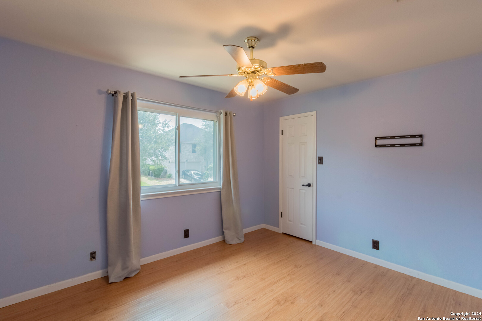 1128 Lauran Park Dr.
