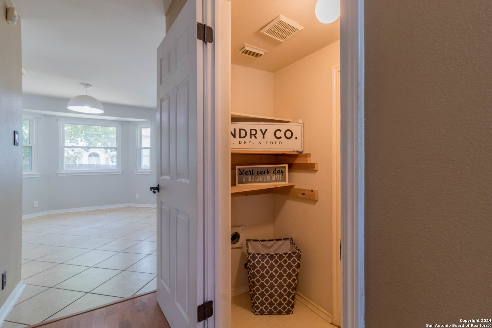 1128 Lauran Park Dr.