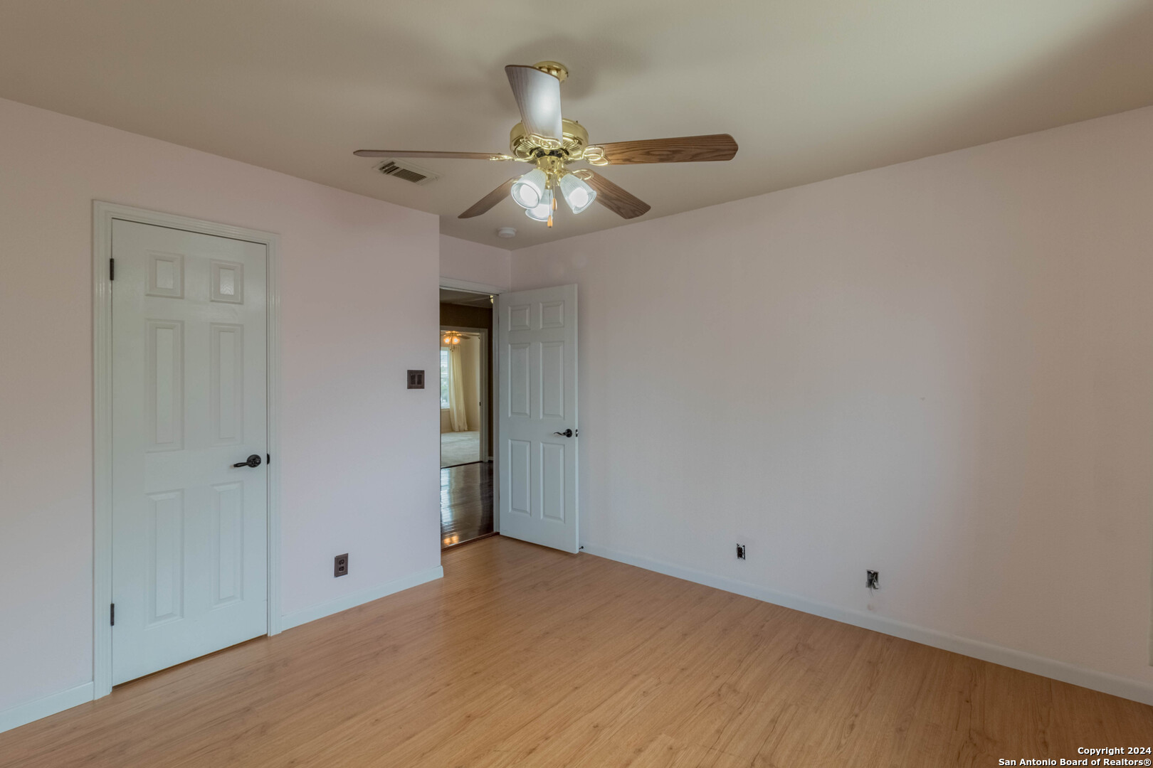 1128 Lauran Park Dr.