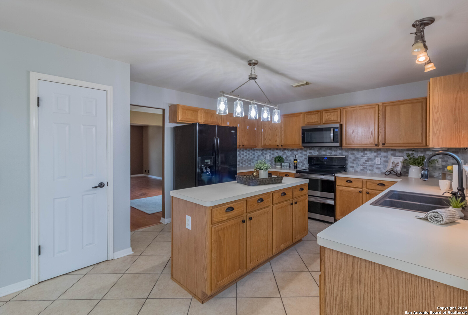 1128 Lauran Park Dr.