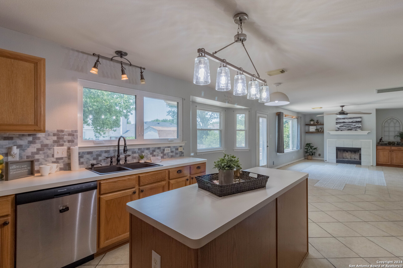 1128 Lauran Park Dr.