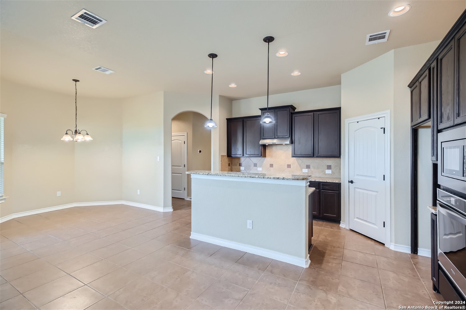 15243 COMANCHE HILLS