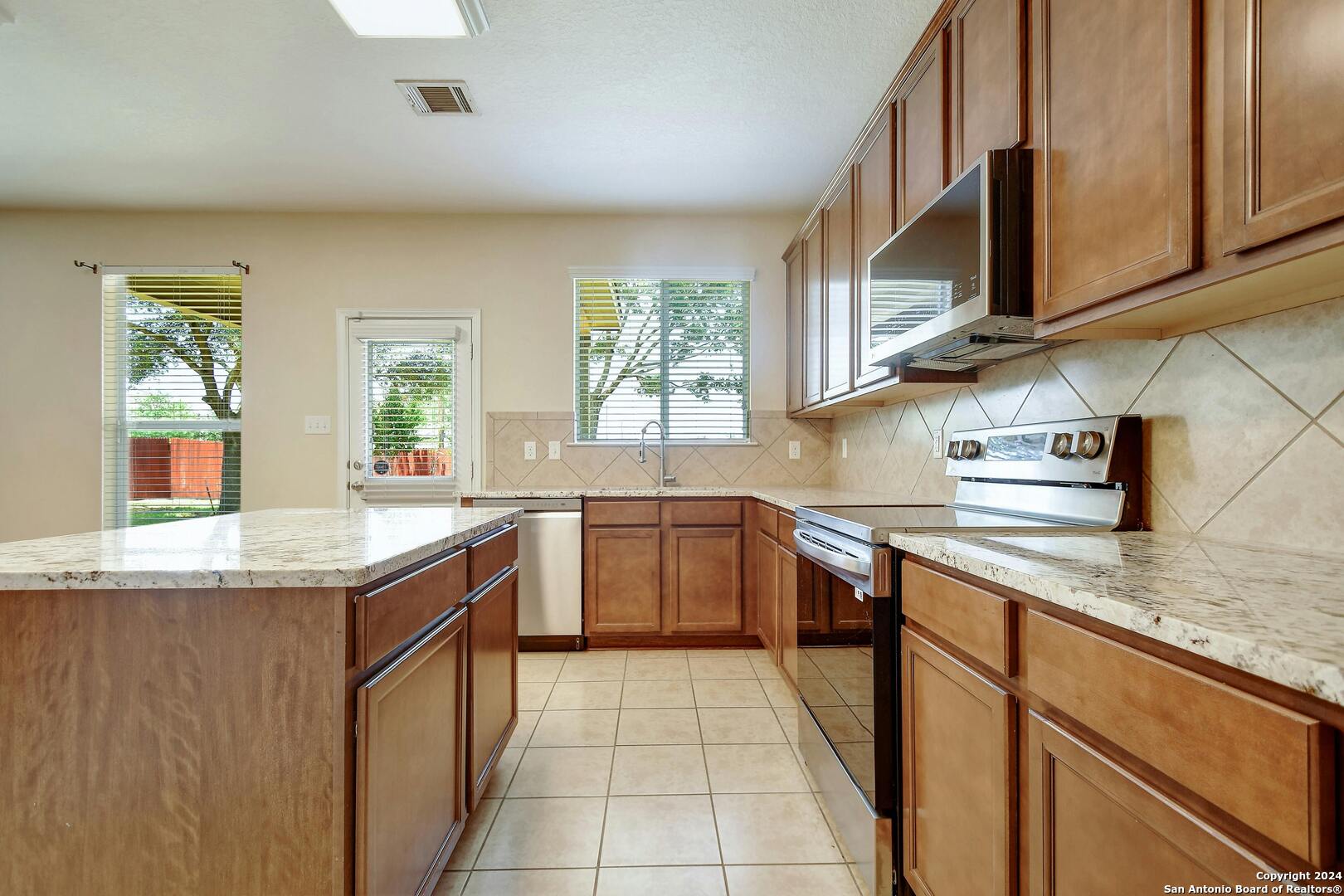 8819 Preserve Trl