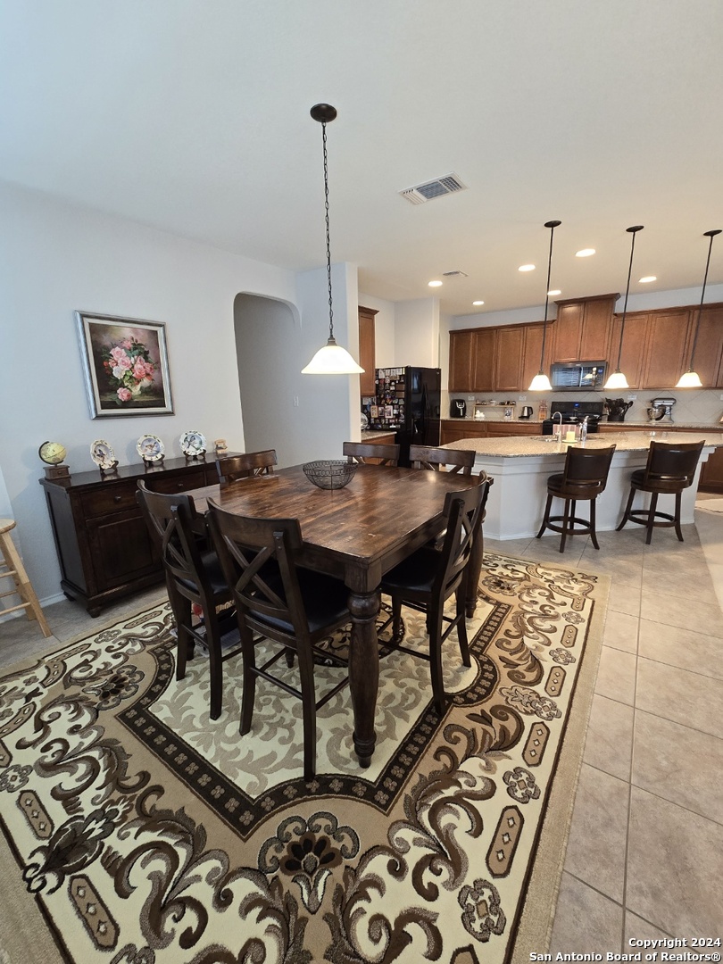 20403 ROCHE OAK
