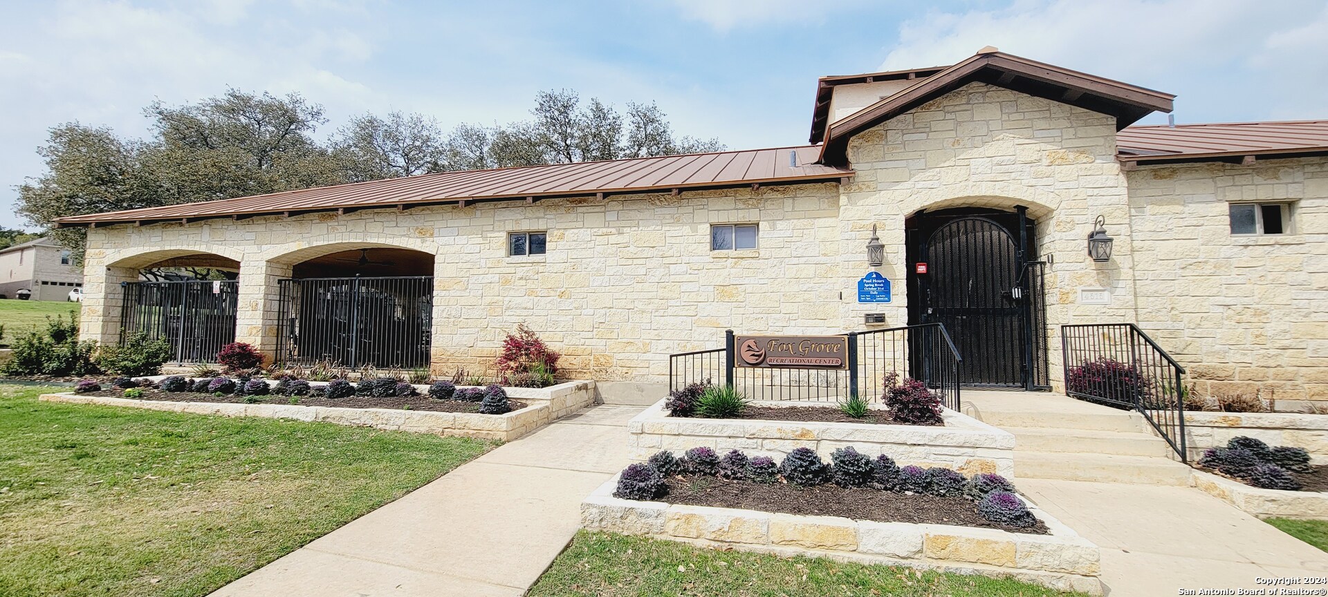 20403 ROCHE OAK