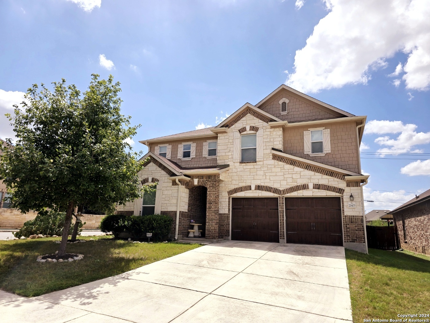 20403 ROCHE OAK