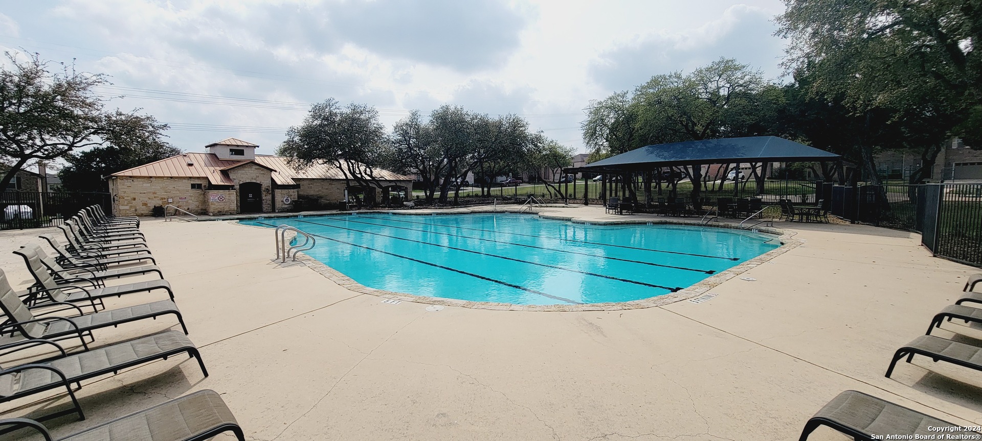 20403 ROCHE OAK