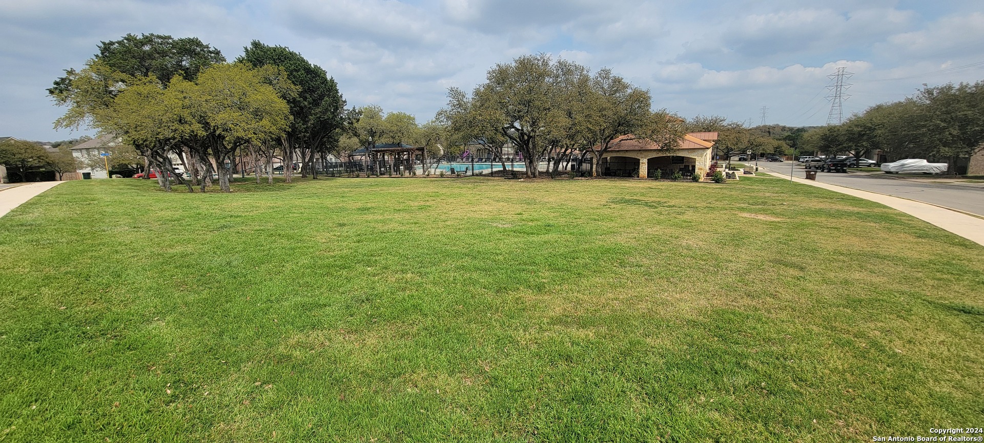 20403 ROCHE OAK
