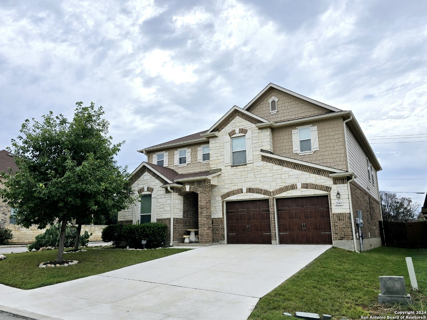 20403 ROCHE OAK