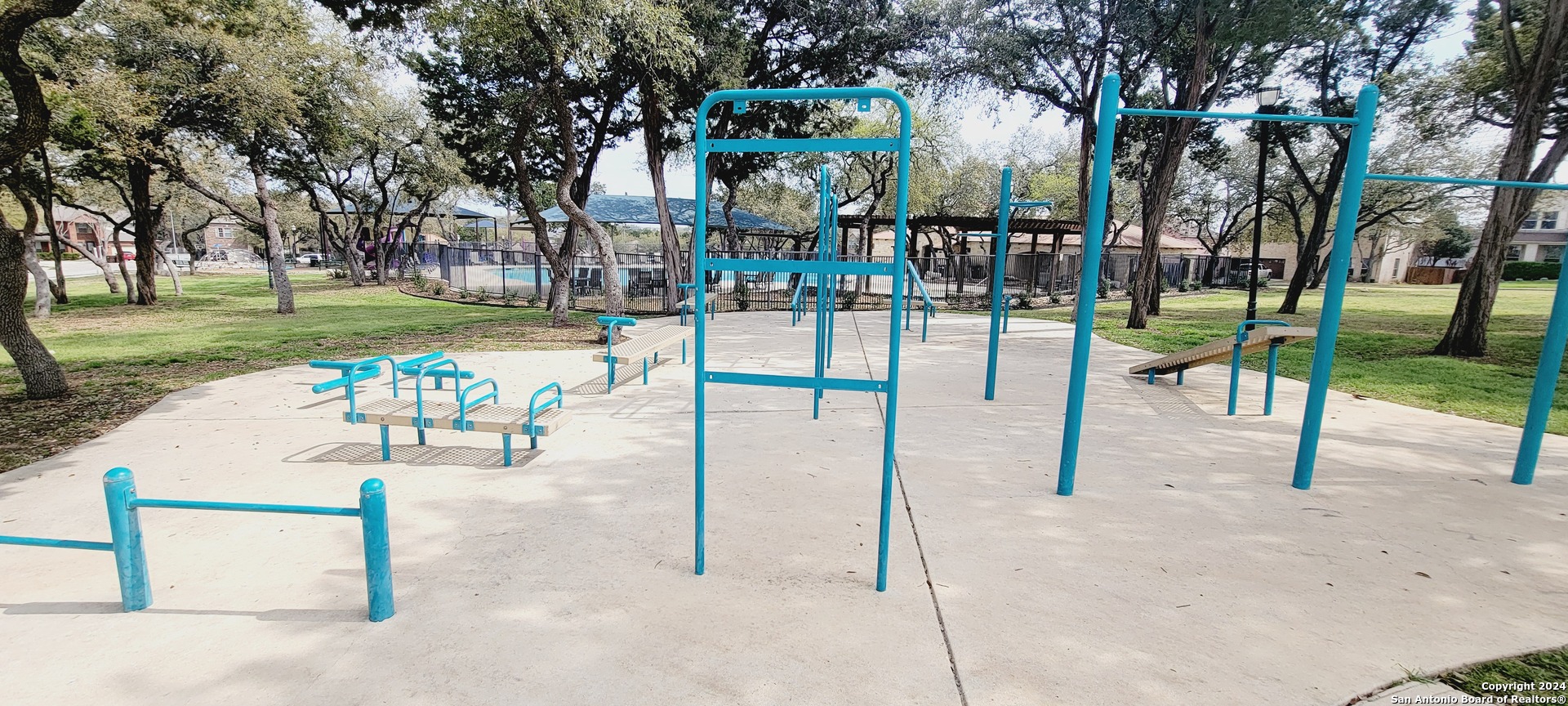 20403 ROCHE OAK