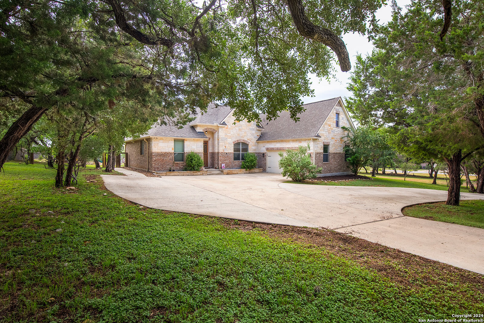 536 APEX AVE