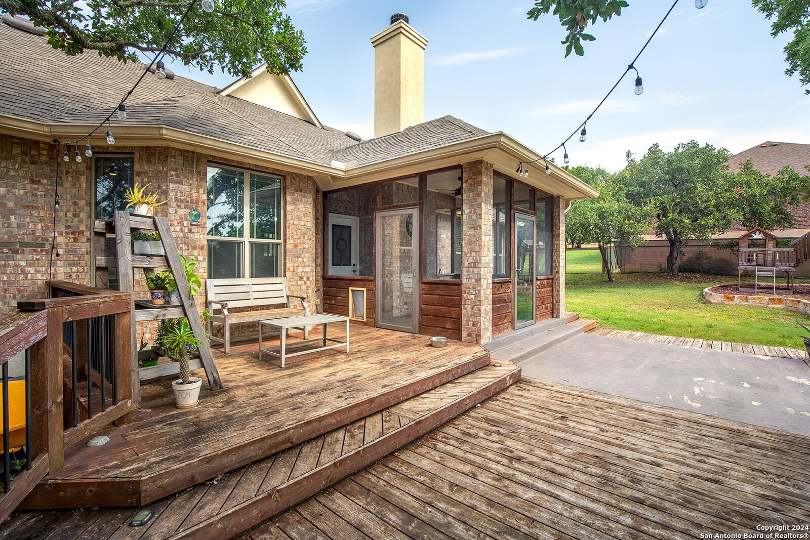 536 APEX AVE