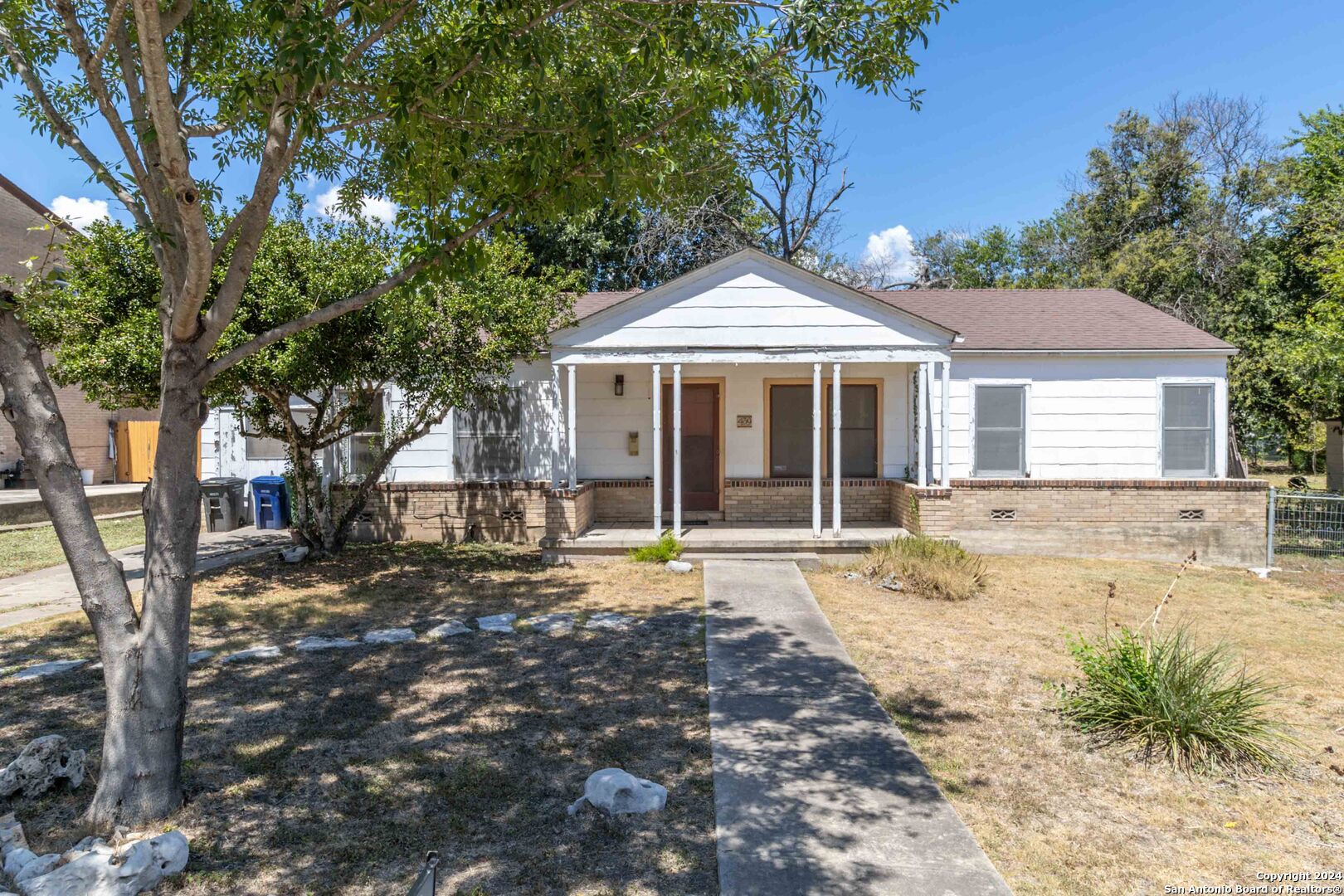 439 North Dr