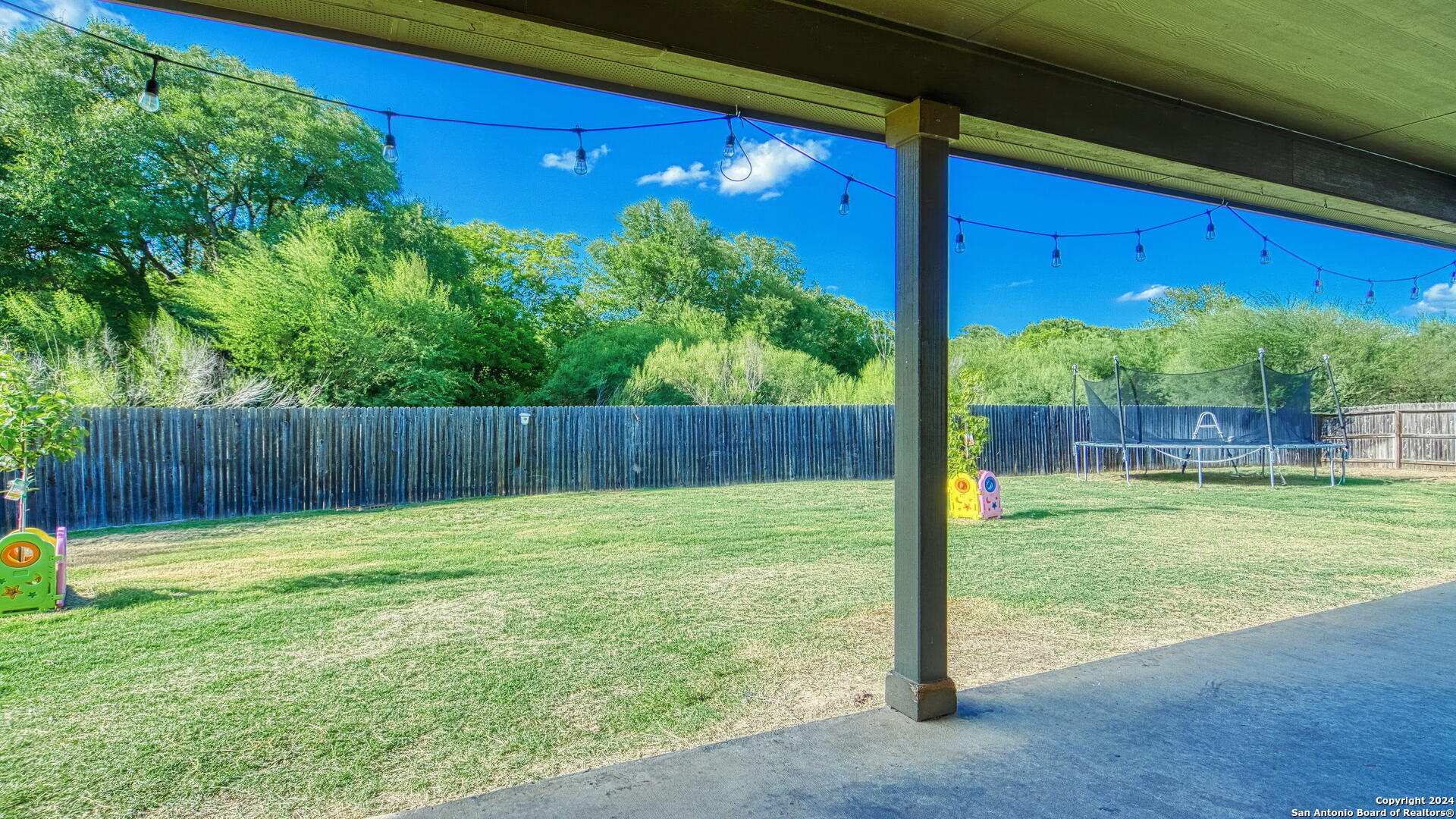 8735 Indian Bluff
