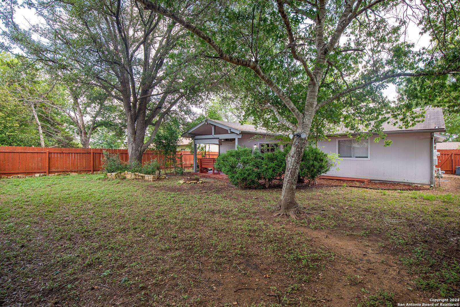 9207 CLIFF HAVEN DR