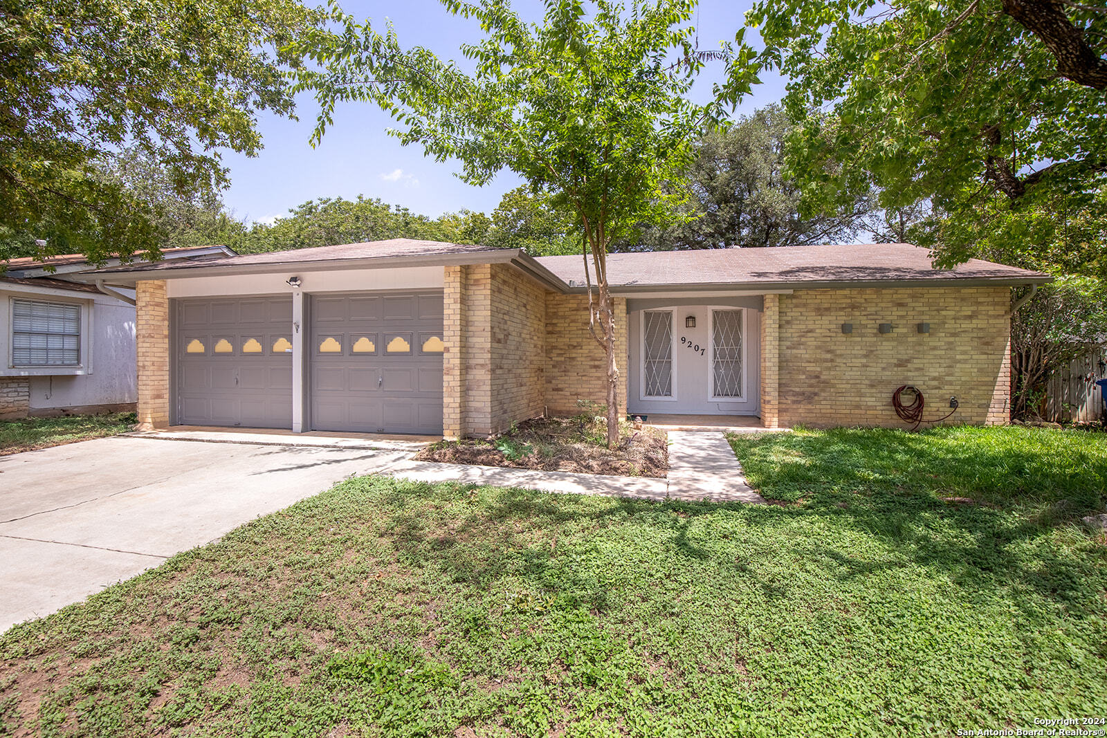9207 CLIFF HAVEN DR