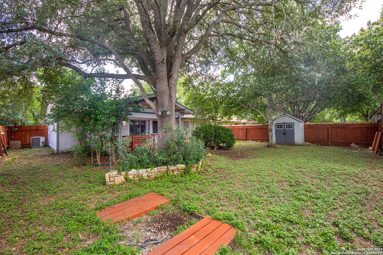 9207 CLIFF HAVEN DR